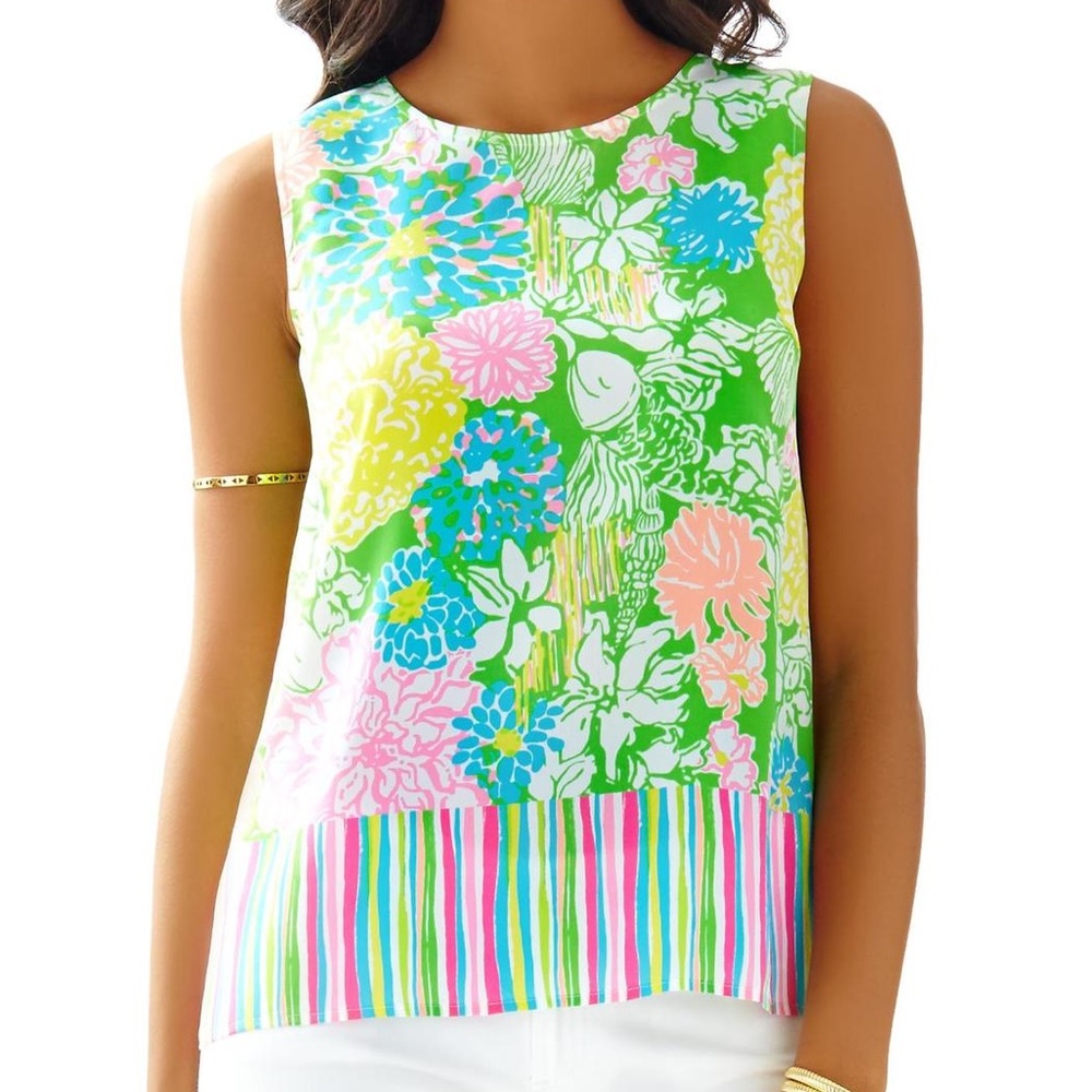 🌴🎀Lilly Pulitzer Iona shell top with gold buttons
